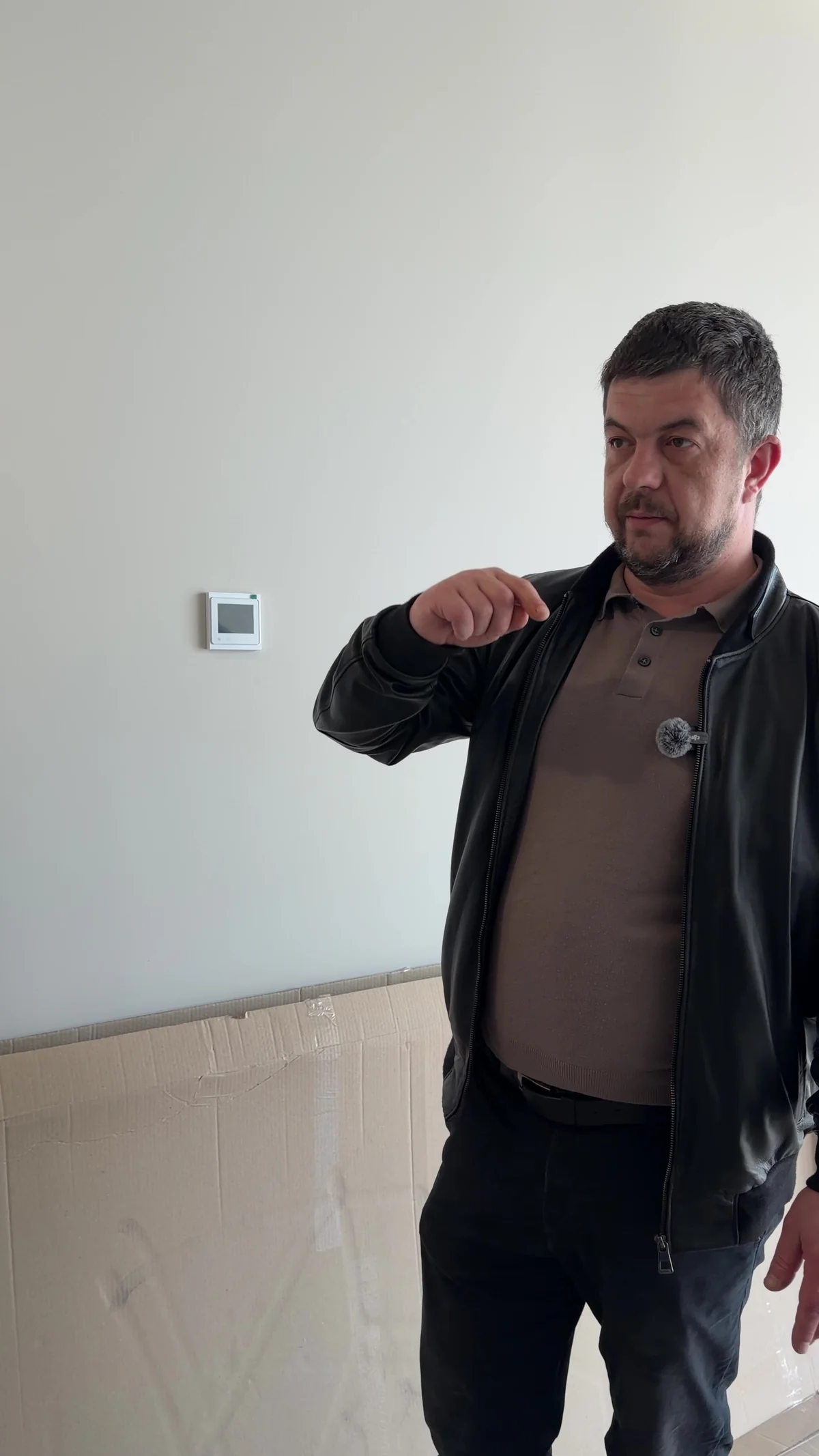 Власник VIKIDEM перевіряє інженерні рішення під час ремонту квартири у Львові